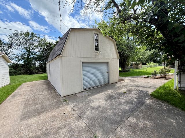 2030 Sycamore Street, Paris, TX 75460