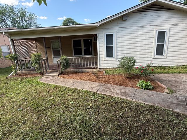 2030 Sycamore Street, Paris, TX 75460