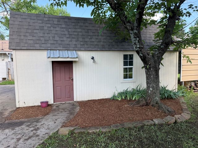 2030 Sycamore Street, Paris, TX 75460