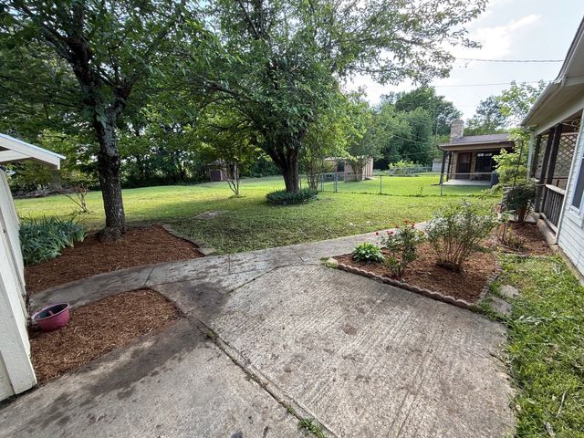 2030 Sycamore Street, Paris, TX 75460