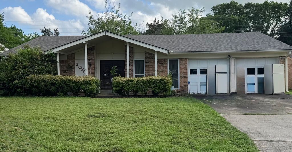 2030 Sycamore Street, Paris, TX 75460