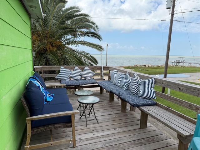268 S Ocean Drive, Port Lavaca, TX 77979