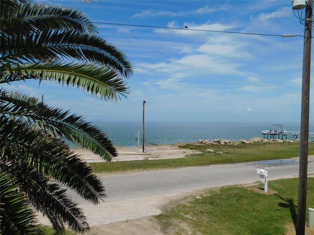 268 S Ocean Drive, Port Lavaca, TX 77979
