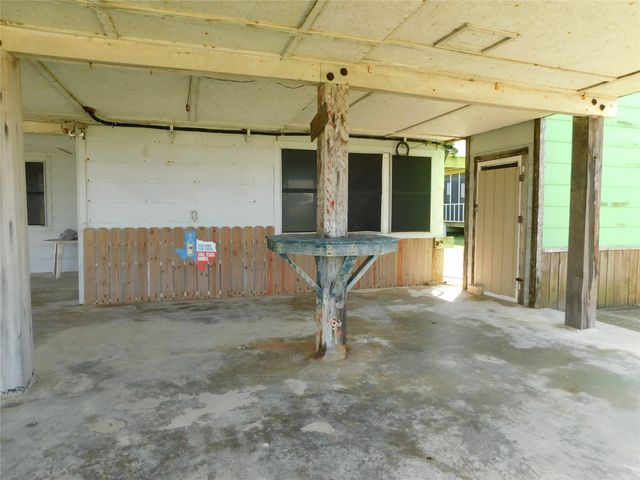 268 S Ocean Drive, Port Lavaca, TX 77979
