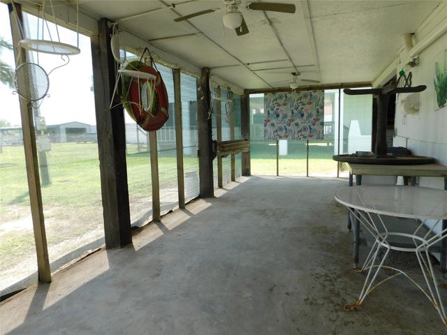 268 S Ocean Drive, Port Lavaca, TX 77979
