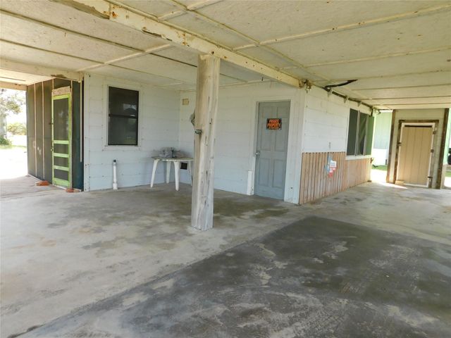 268 S Ocean Drive, Port Lavaca, TX 77979
