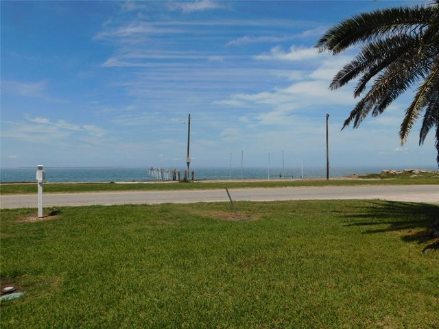 268 S Ocean Drive, Port Lavaca, TX 77979