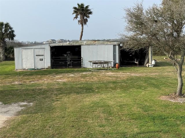 268 S Ocean Drive, Port Lavaca, TX 77979