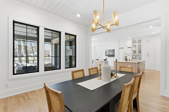 1525 Graybar Ln, Nashville, TN 37215