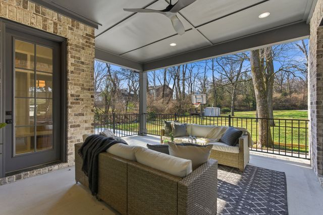 1525 Graybar Ln, Nashville, TN 37215