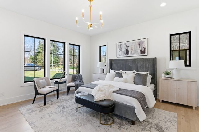 1525 Graybar Ln, Nashville, TN 37215