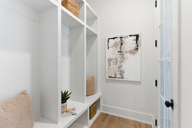 1525 Graybar Ln, Nashville, TN 37215