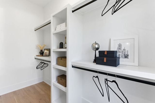 1525 Graybar Ln, Nashville, TN 37215