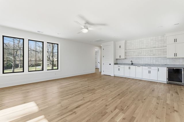 1525 Graybar Ln, Nashville, TN 37215