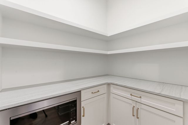 1525 Graybar Ln, Nashville, TN 37215