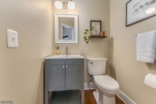 42 Alexandra Way, Clinton Town, NJ 08809