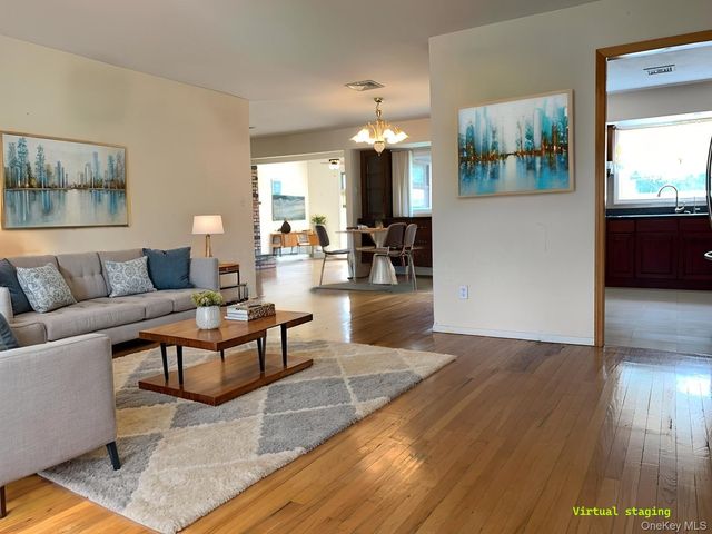 29 Martin Place, Syosset, NY 11791