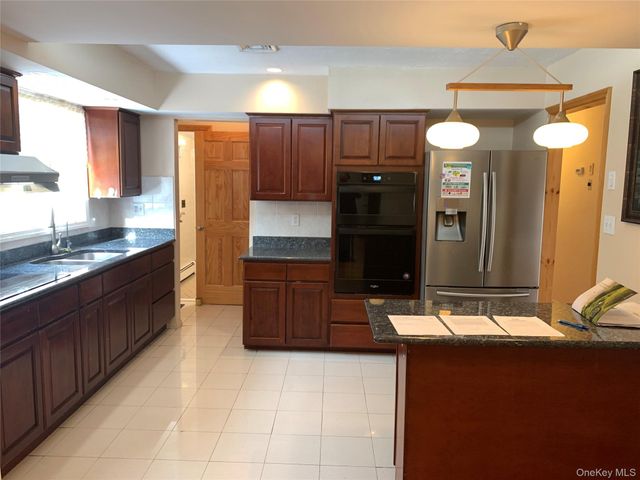 29 Martin Place, Syosset, NY 11791