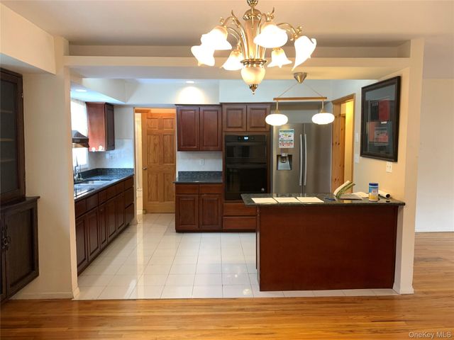 29 Martin Place, Syosset, NY 11791