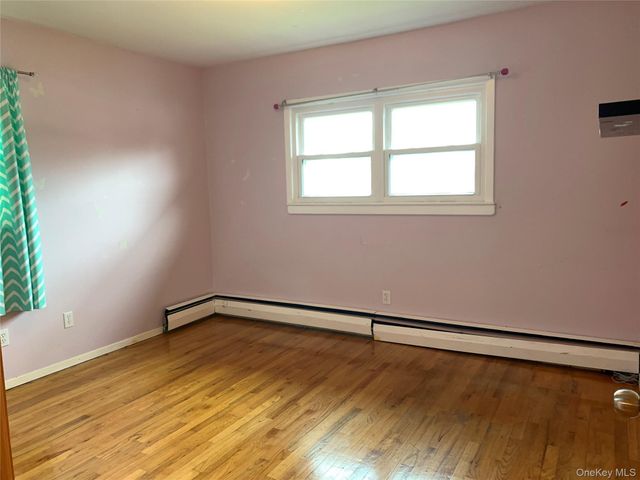 29 Martin Place, Syosset, NY 11791