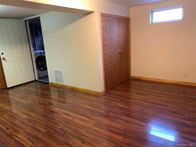 29 Martin Place, Syosset, NY 11791