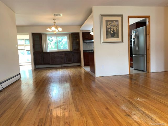 29 Martin Place, Syosset, NY 11791