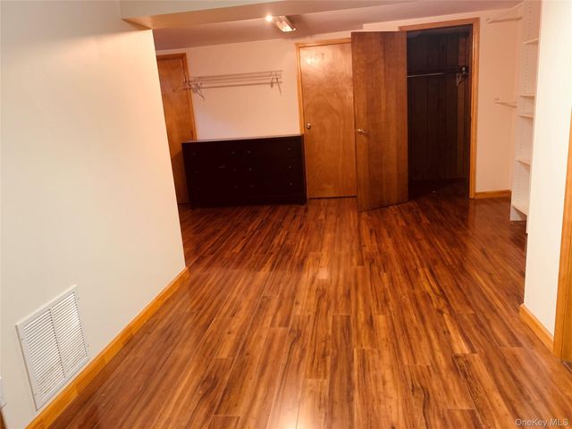 29 Martin Place, Syosset, NY 11791