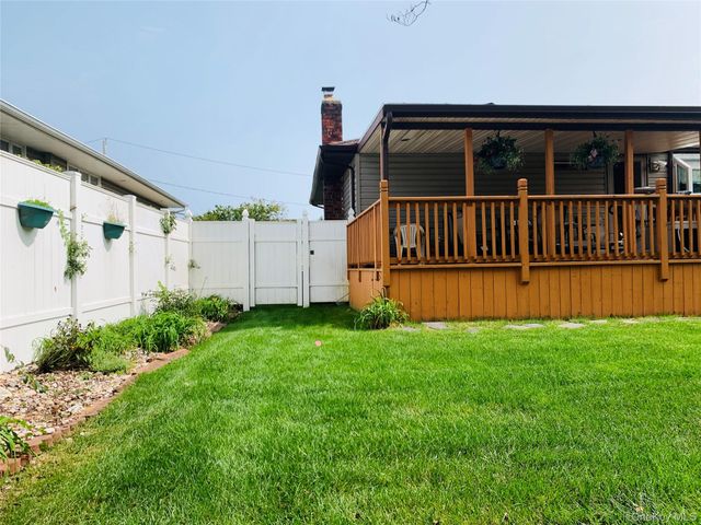 29 Martin Place, Syosset, NY 11791