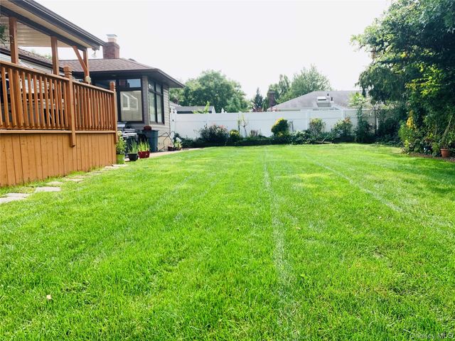 29 Martin Place, Syosset, NY 11791