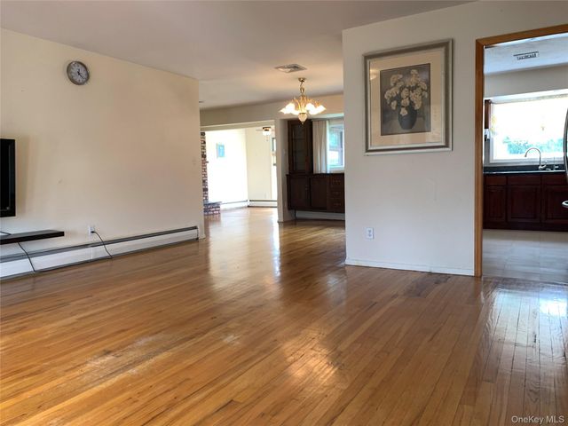 29 Martin Place, Syosset, NY 11791