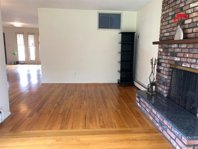 29 Martin Place, Syosset, NY 11791