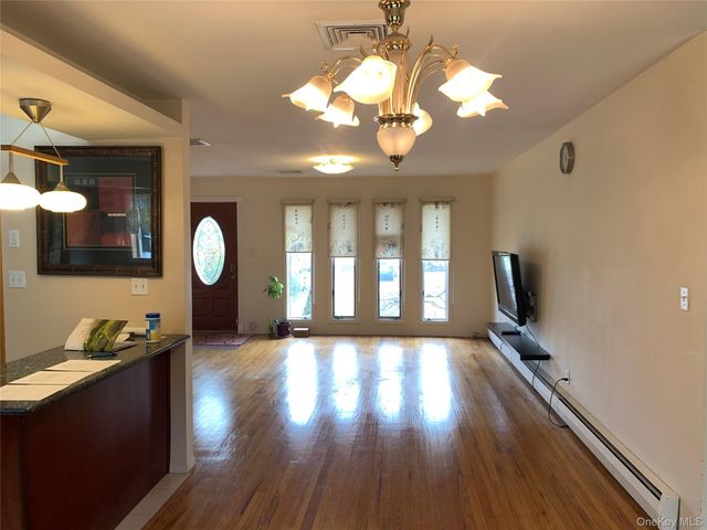 29 Martin Place, Syosset, NY 11791