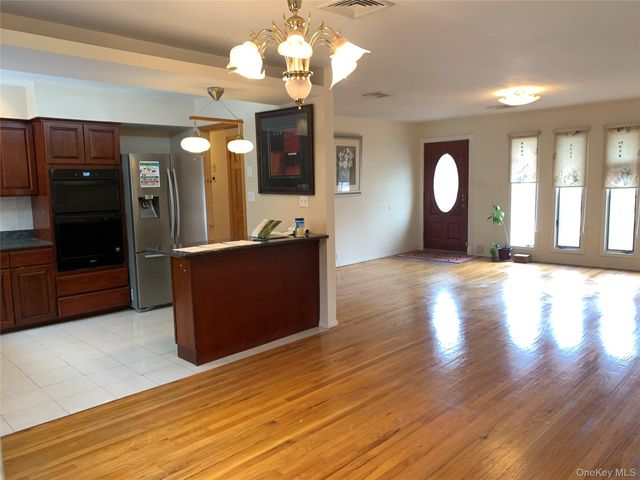 29 Martin Place, Syosset, NY 11791