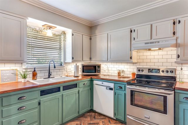 240 Smith Street, Burleson, TX 76028