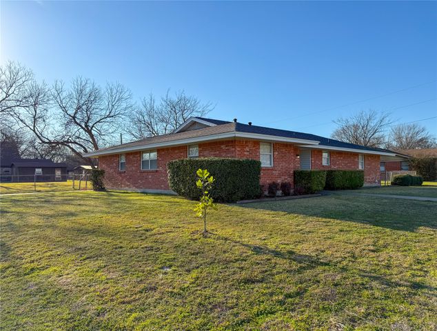 240 Smith Street, Burleson, TX 76028