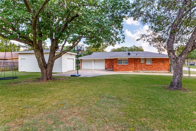 240 Smith Street, Burleson, TX 76028