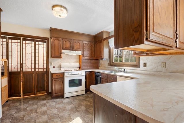 26 Kimberly Dr, South Hadley, MA 01075