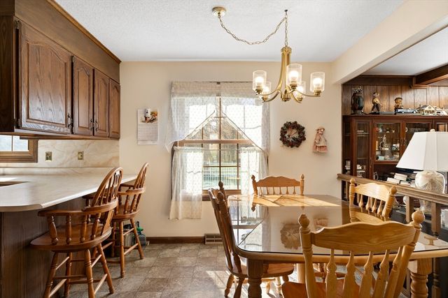 26 Kimberly Dr, South Hadley, MA 01075