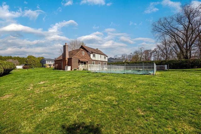 26 Kimberly Dr, South Hadley, MA 01075