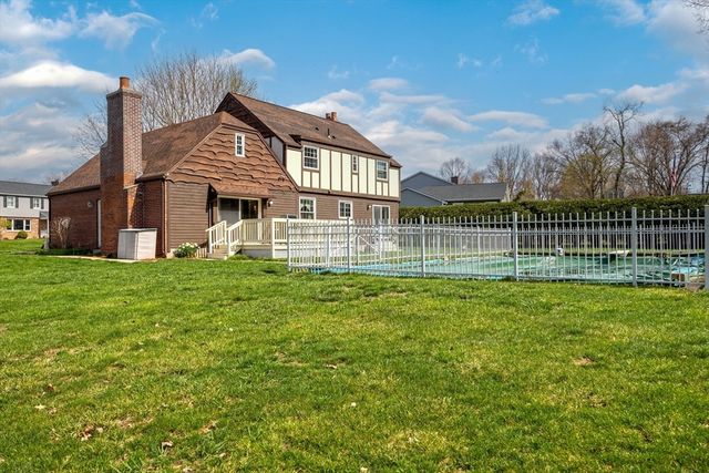 26 Kimberly Dr, South Hadley, MA 01075