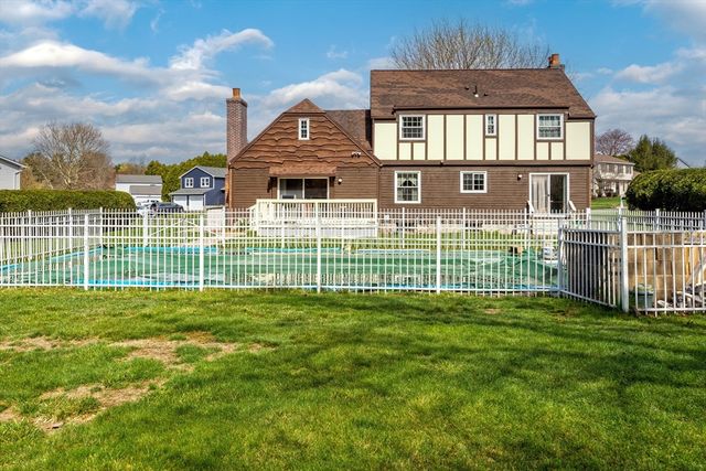 26 Kimberly Dr, South Hadley, MA 01075