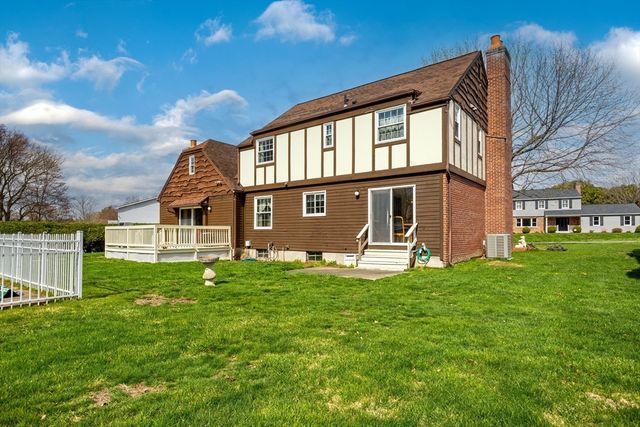 26 Kimberly Dr, South Hadley, MA 01075