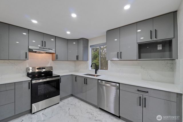 10518 165th Place NE, Redmond, WA 98052