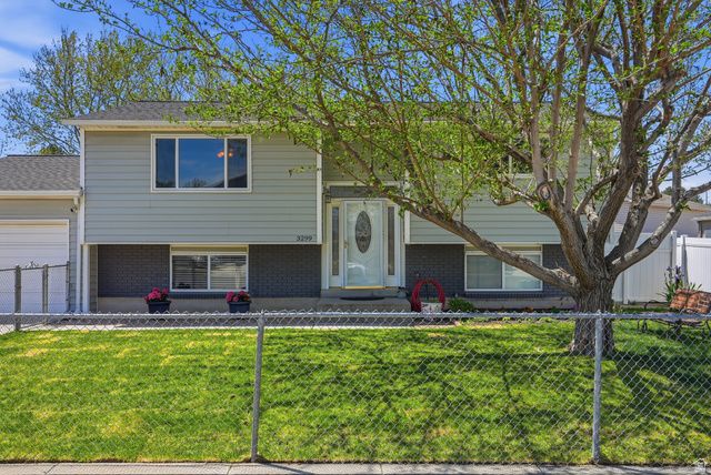 3299 W ROYALWOOD DR, Taylorsville, UT 84129