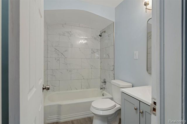 18704 Sunderland Road, Detroit, MI 48219