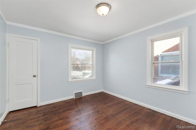 18704 Sunderland Road, Detroit, MI 48219