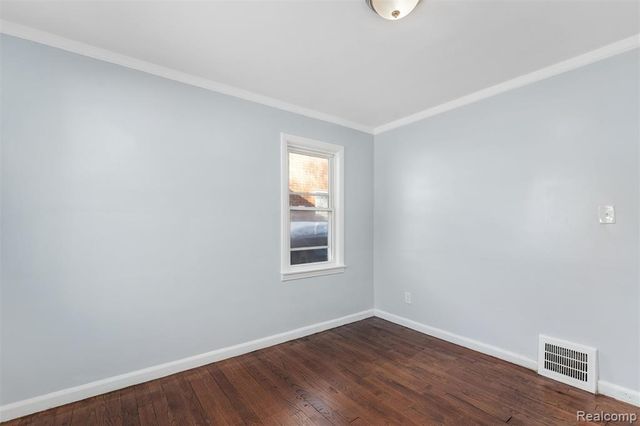 18704 Sunderland Road, Detroit, MI 48219