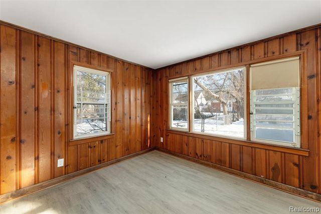 18704 Sunderland Road, Detroit, MI 48219