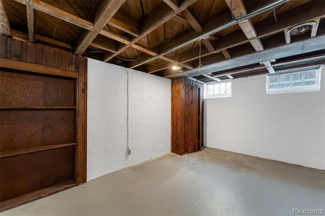 18704 Sunderland Road, Detroit, MI 48219