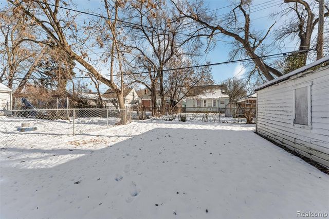 18704 Sunderland Road, Detroit, MI 48219